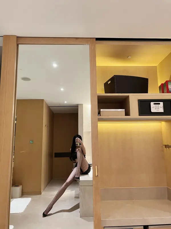 黑丝网洞袜加超好看抹胸装 - 葛征